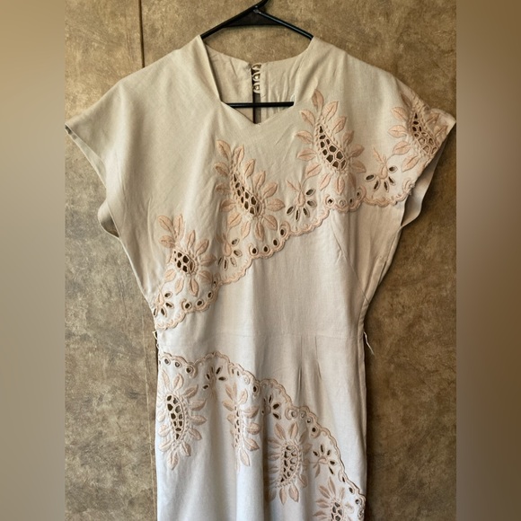 Vintage Original Franklin Embroidered Cutouts Shift Wiggle Dress M Linen Beige - Picture 2 of 16